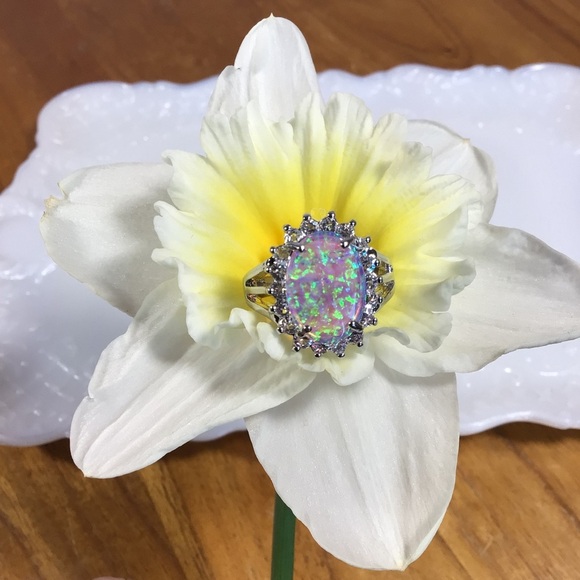 Beautiful Opal and Cubic Zirconia Silver Fashion Ring - Size 9 - Picture 5 of 7